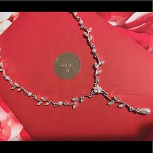 Decorative elegant vine necklace/sizeable choker